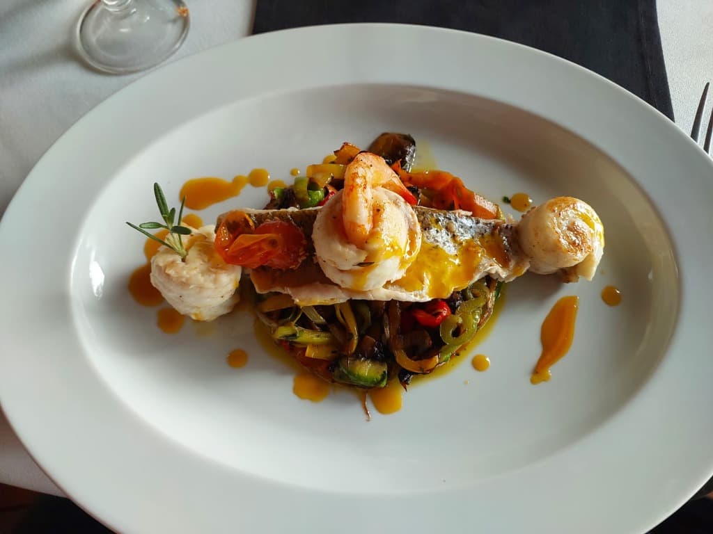 Plat de poisson gastronomique